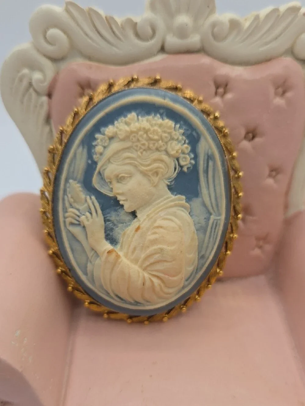 Vintage Oval Cameo Brooch in Blue and Cream